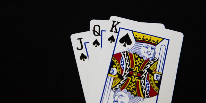 Bài blackjack online là kết hợp giữa may mắn và chiến thuật